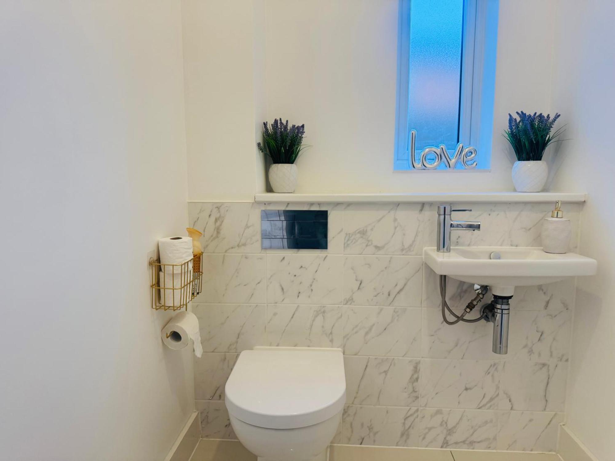 Modern New Built Kingsize Ensuite *
