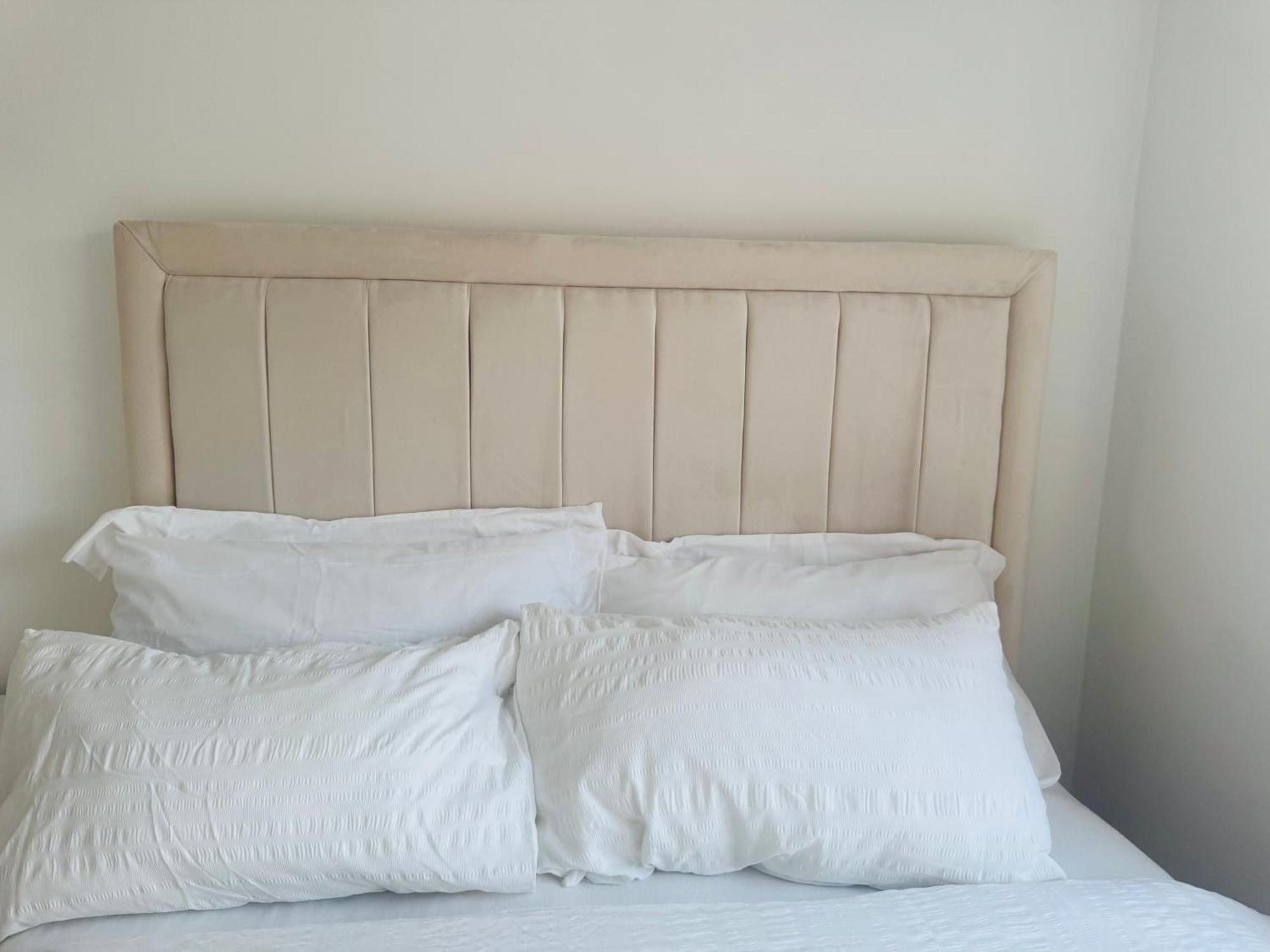 Modern New Built Kingsize Ensuite Homestay Manchester